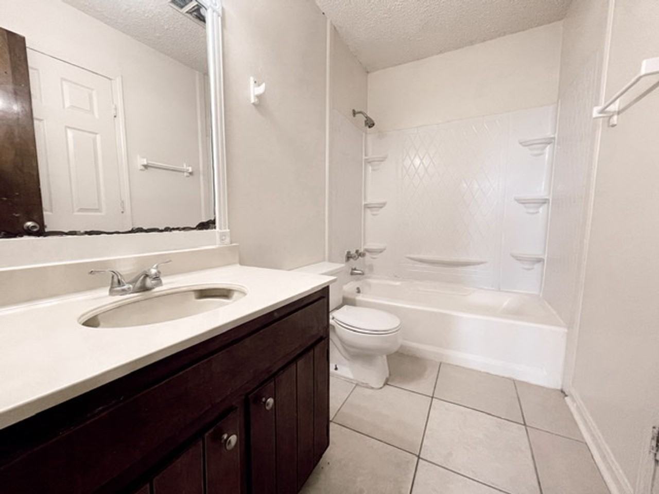 8220 Governor Dr Apt B - Photo 2 of 13