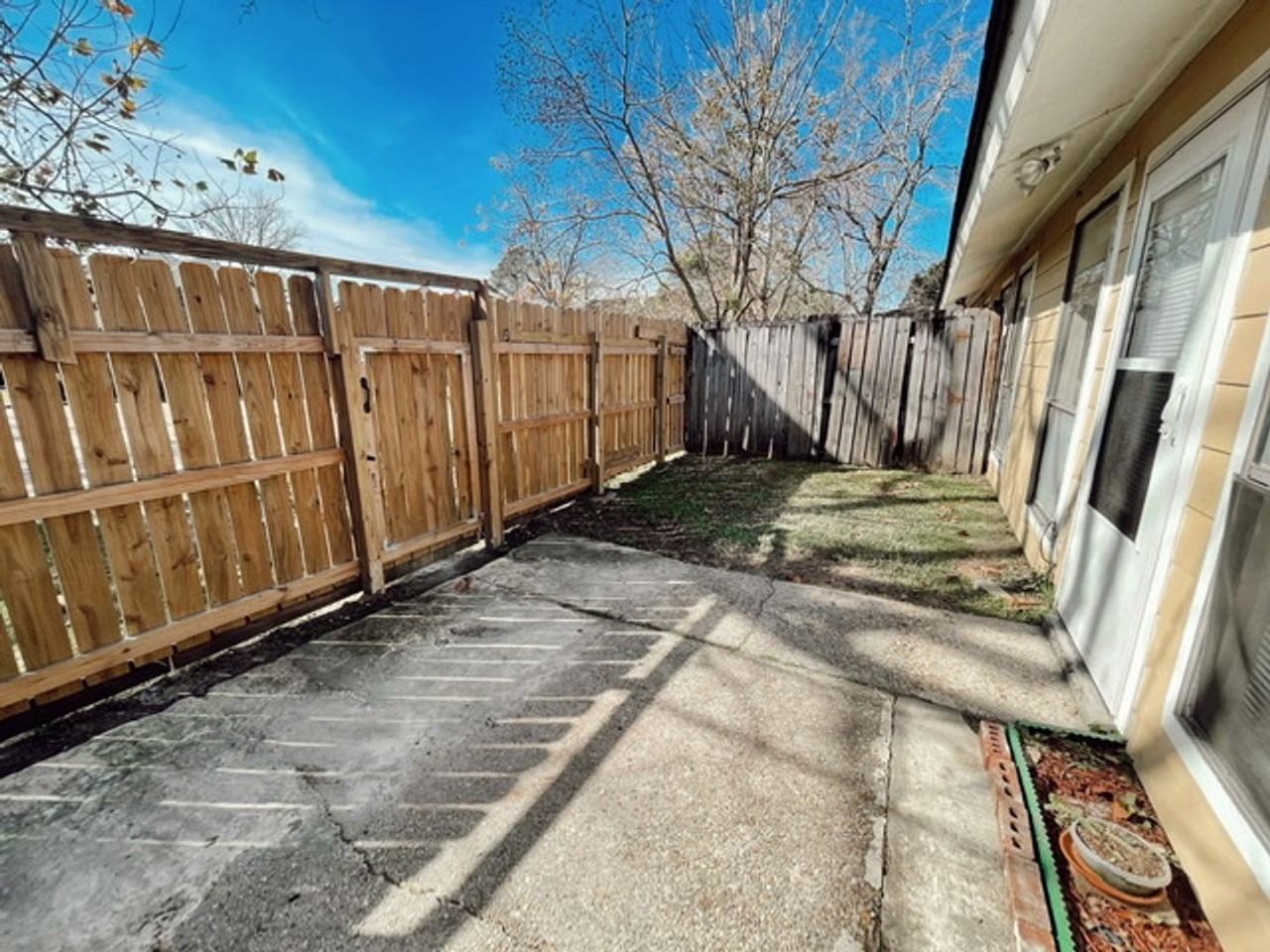 8220 Governor Dr Apt B - Photo 5 of 13