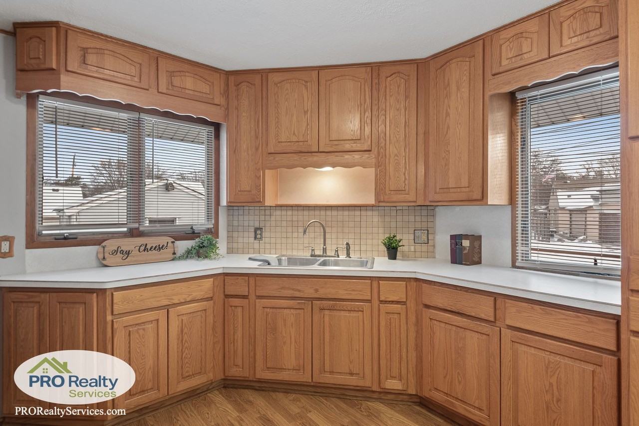 257 E Spruce St - Photo 2 of 21