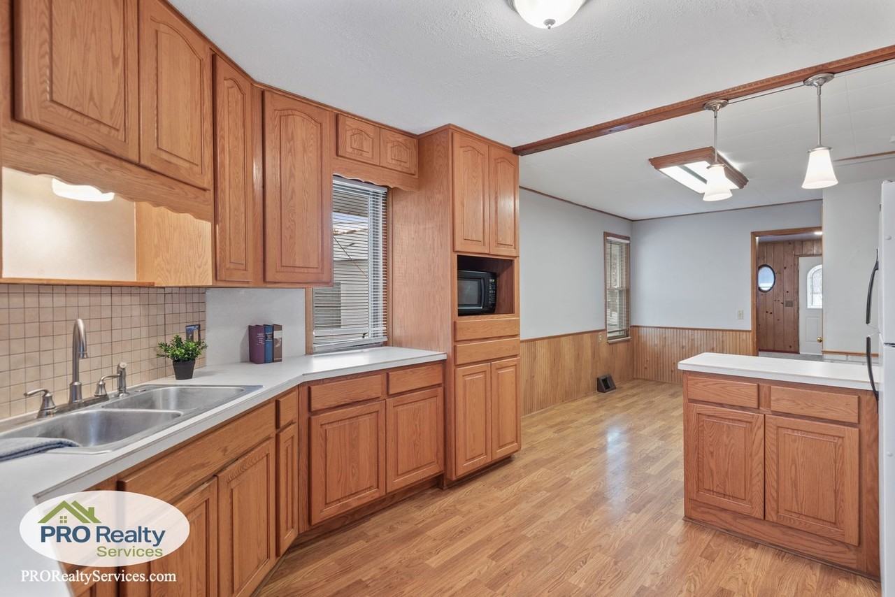 257 E Spruce St - Photo 3 of 21