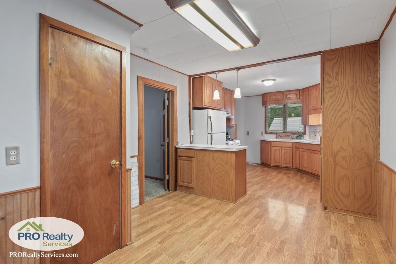 257 E Spruce St - Photo 4 of 21
