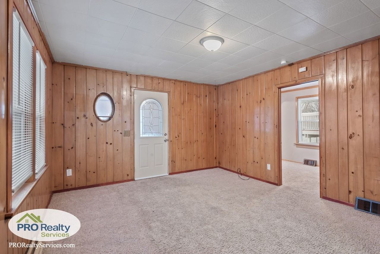 257 E Spruce St - Photo 7 of 21