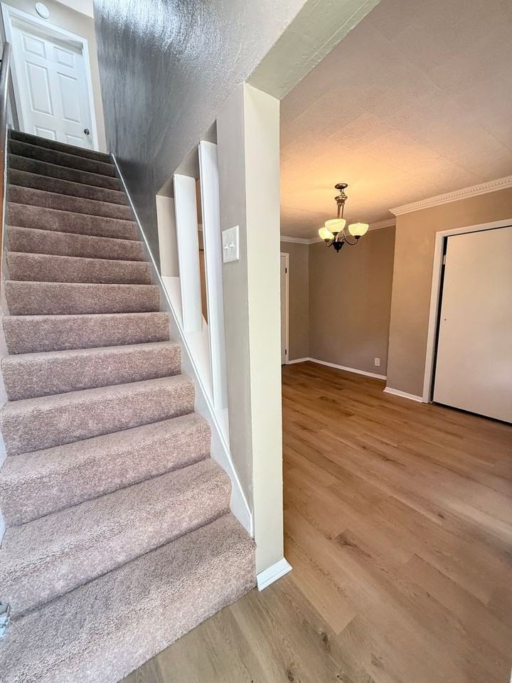 28 Zimmerman St - Photo 2 of 26