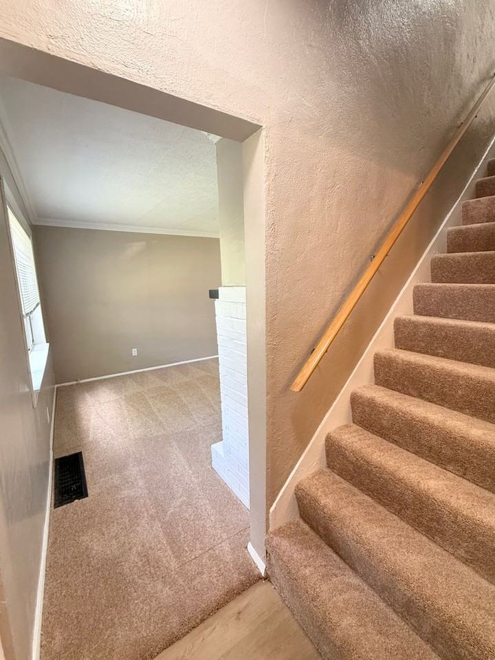 28 Zimmerman St - Photo 3 of 26