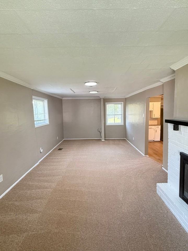 28 Zimmerman St - Photo 4 of 26