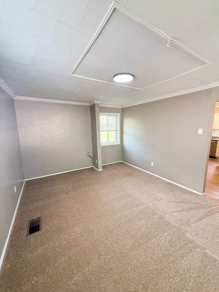 28 Zimmerman St - Photo 6 of 26