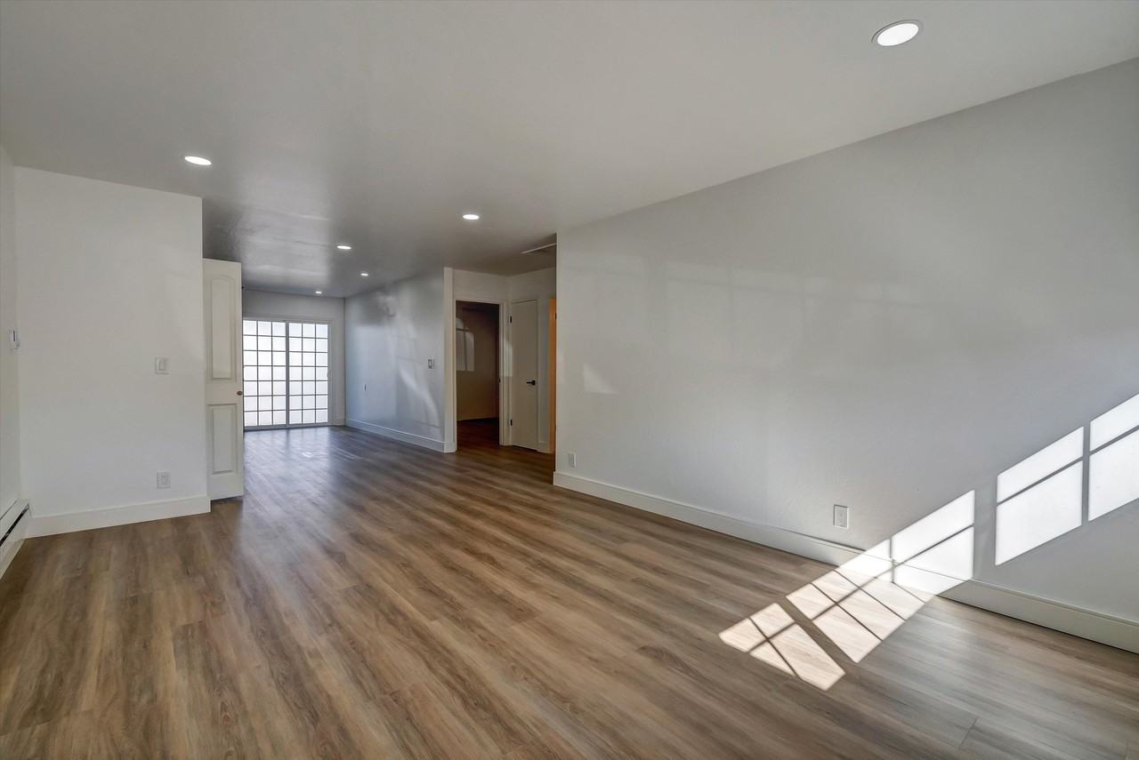 568 Simon St #568 - Photo 2 of 10