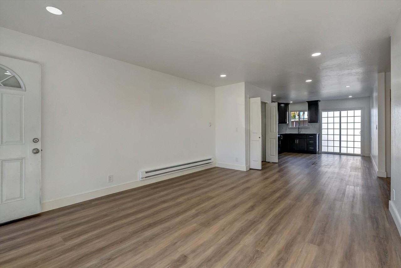 568 Simon St #568 - Photo 3 of 10