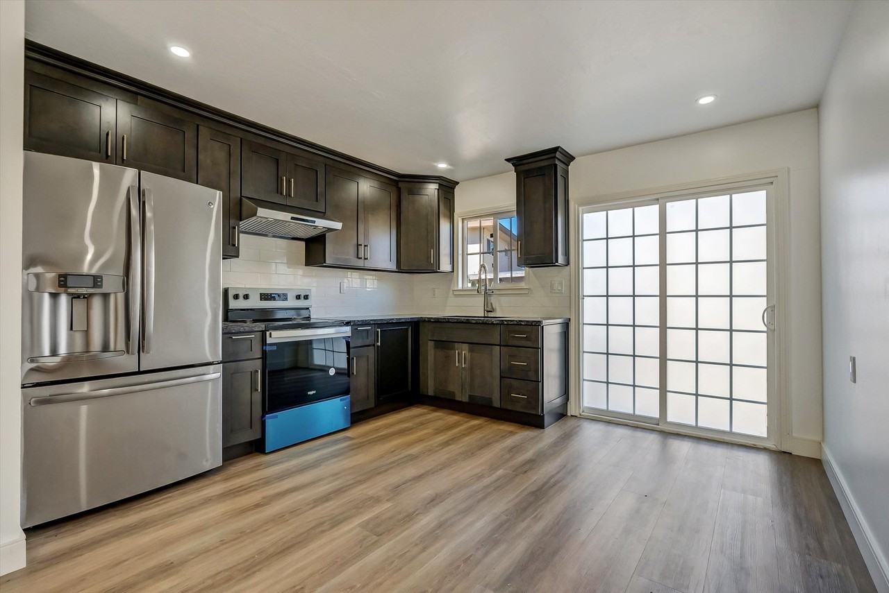 568 Simon St #568 - Photo 5 of 10
