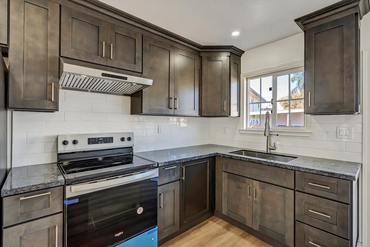568 Simon St #568 - Photo 7 of 10