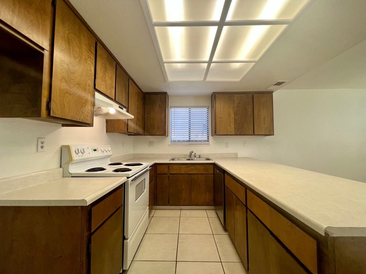 144 Duranta St - Photo 4 of 10