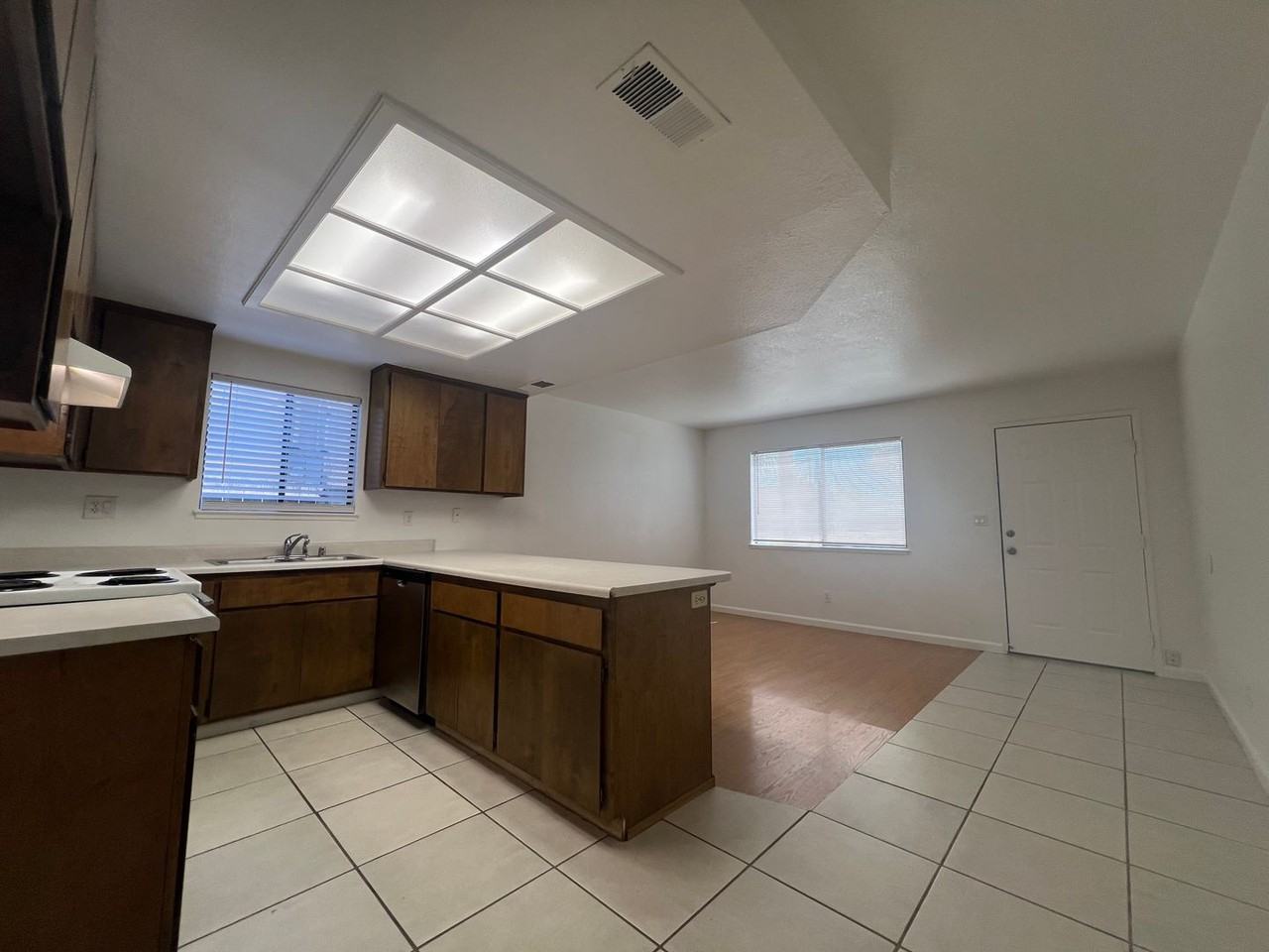 144 Duranta St - Photo 5 of 10