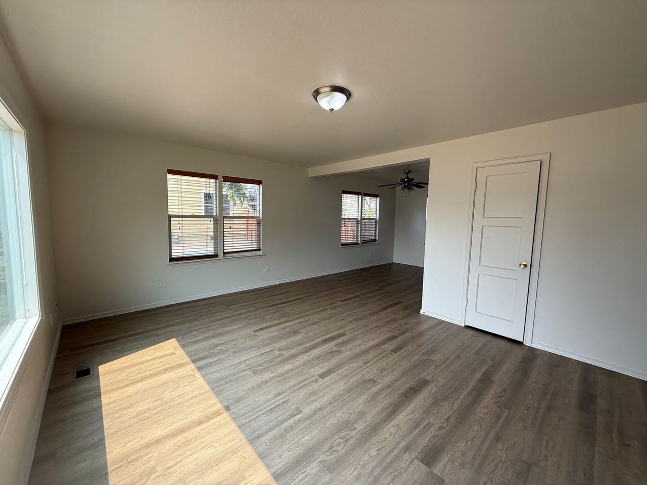 1404 Swift Blvd - Photo 3 of 10