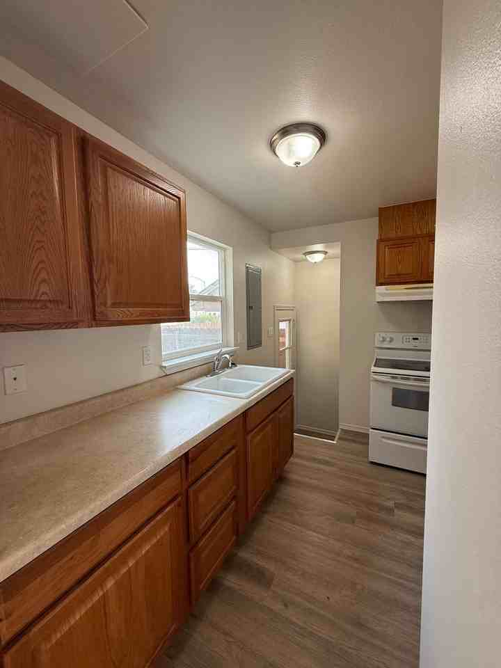 1404 Swift Blvd - Photo 4 of 10