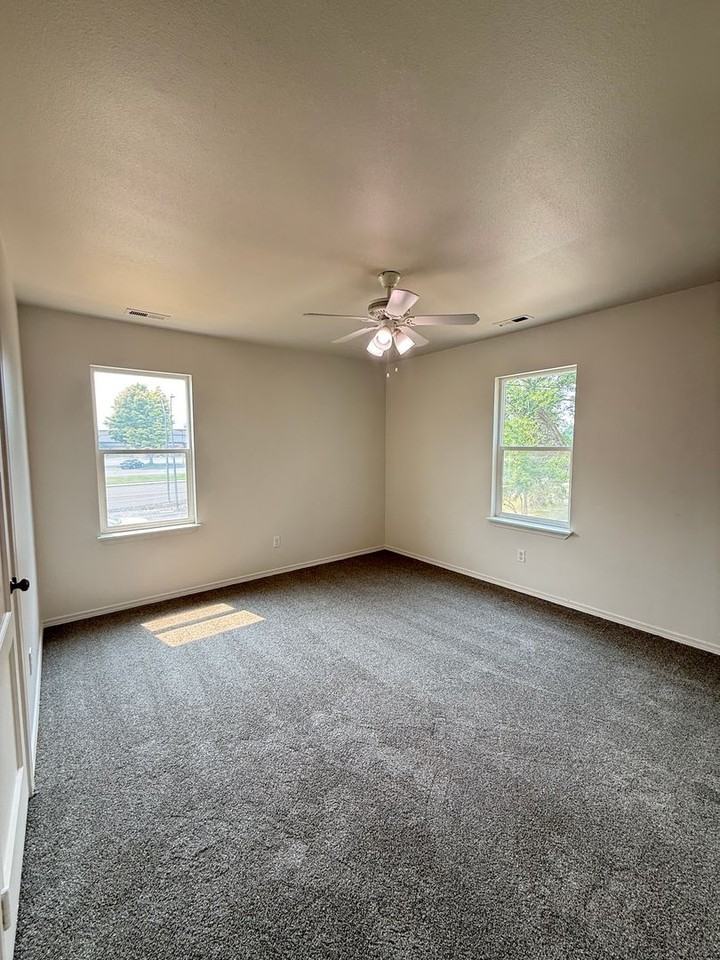 1404 Swift Blvd - Photo 7 of 10