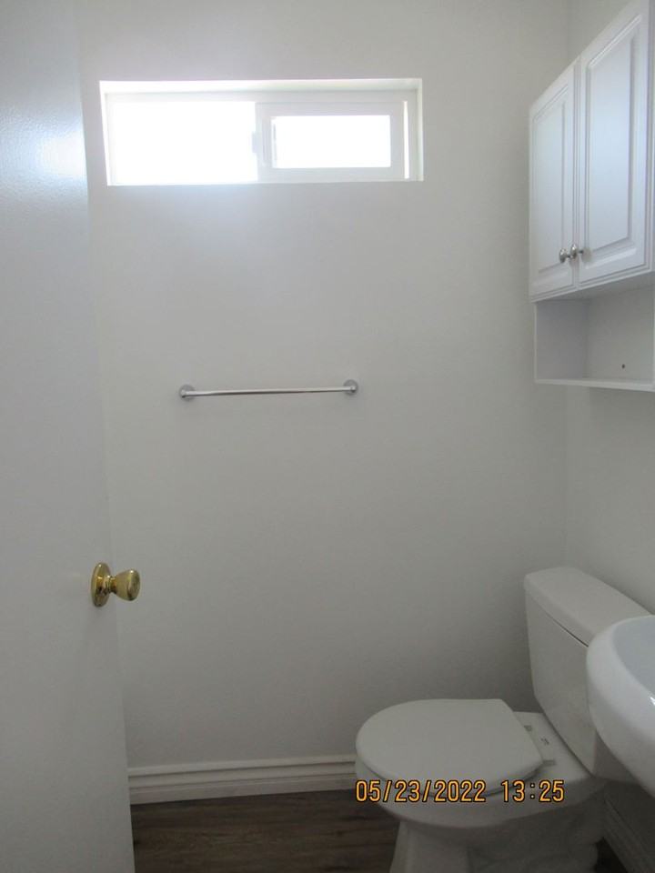 908 E Cypress Ave - Photo 6 of 7