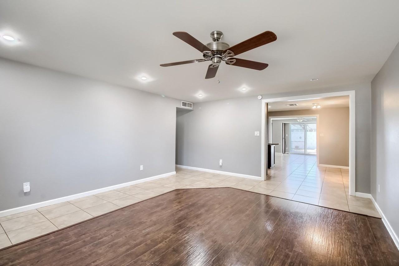 13254 N 39th St - Photo 3 of 37