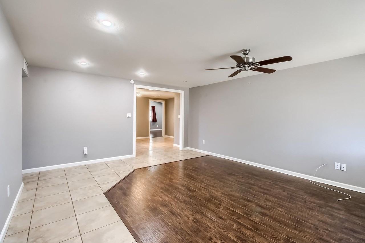 13254 N 39th St - Photo 4 of 37