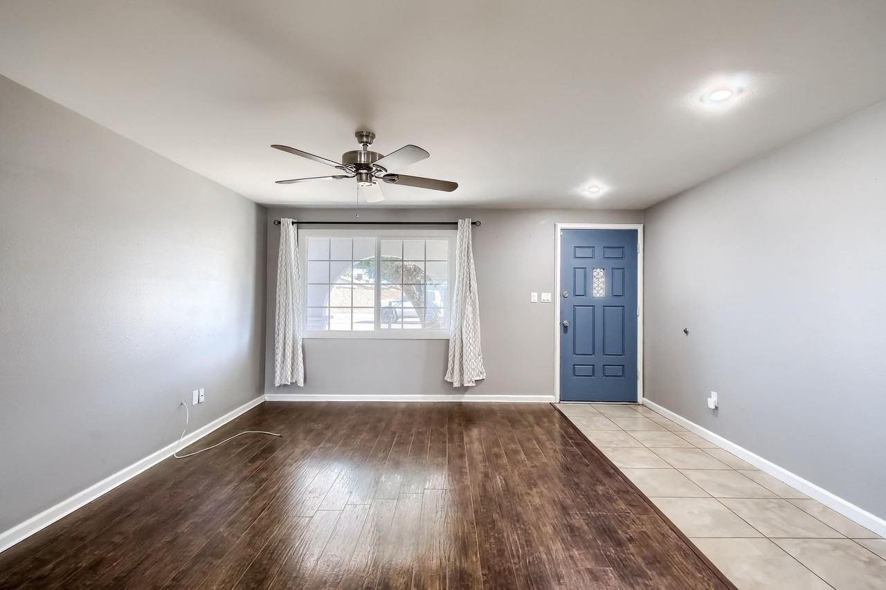 13254 N 39th St - Photo 5 of 37