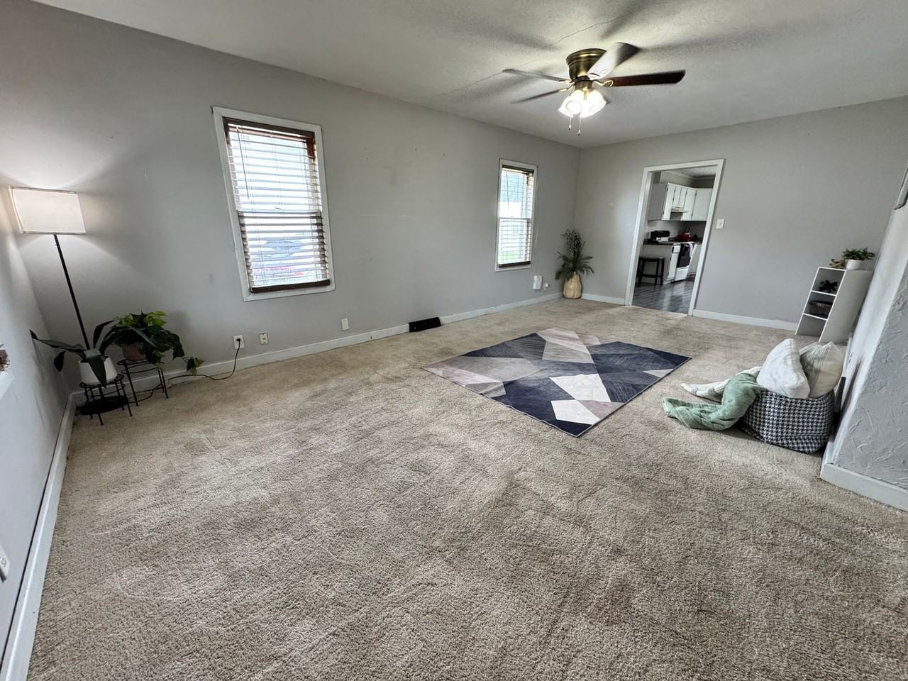 230 E Gilbert Dr - Photo 2 of 27