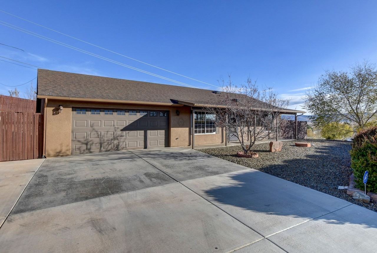 8660 E Manley Dr - Photo 3 of 39