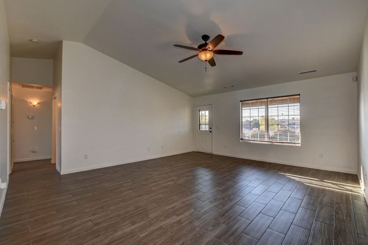 8660 E Manley Dr - Photo 7 of 39
