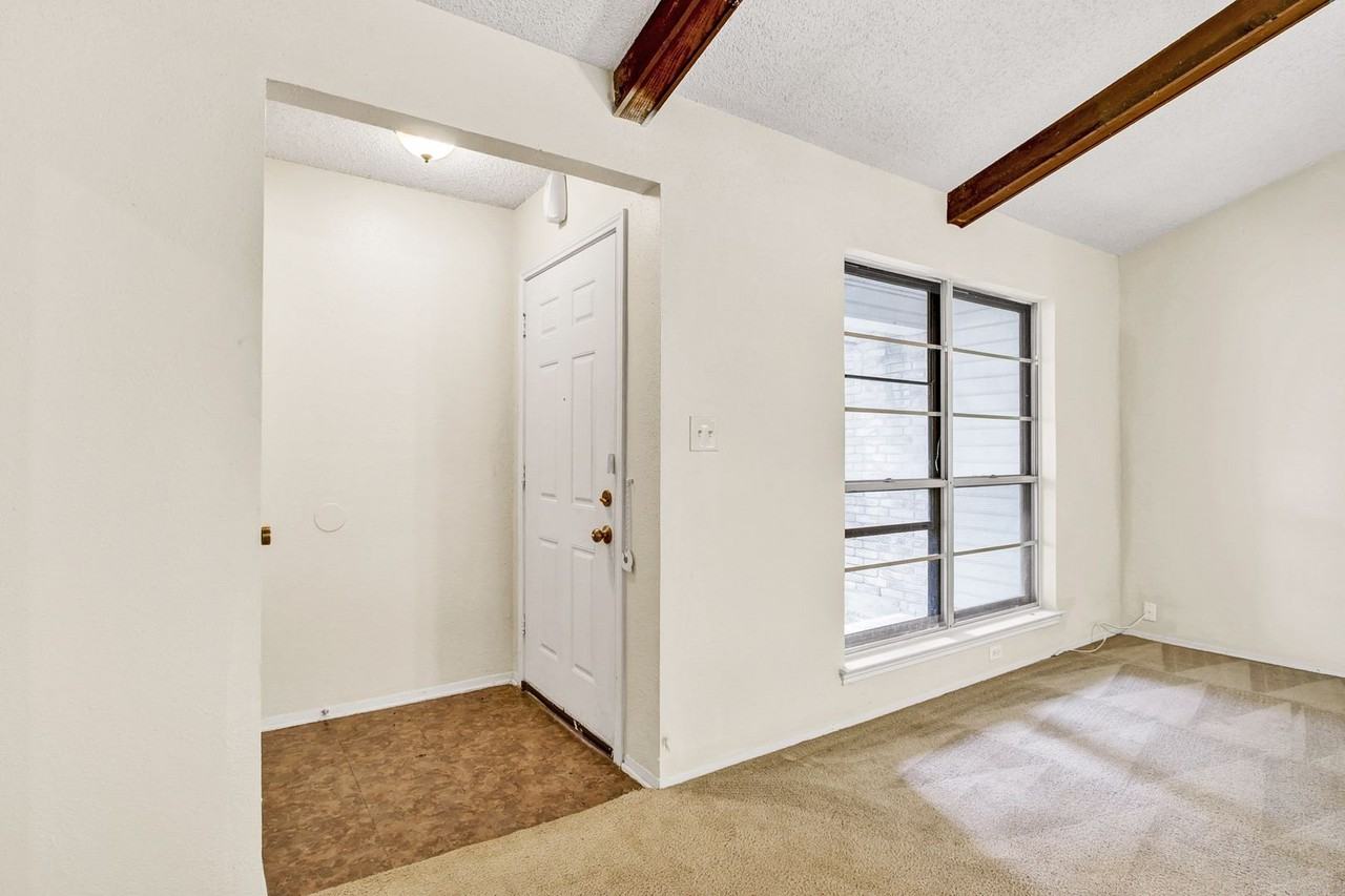 302 Gateway St - Photo 3 of 26