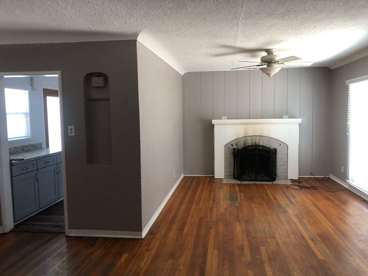 630 N Manor St - Photo 2 of 13