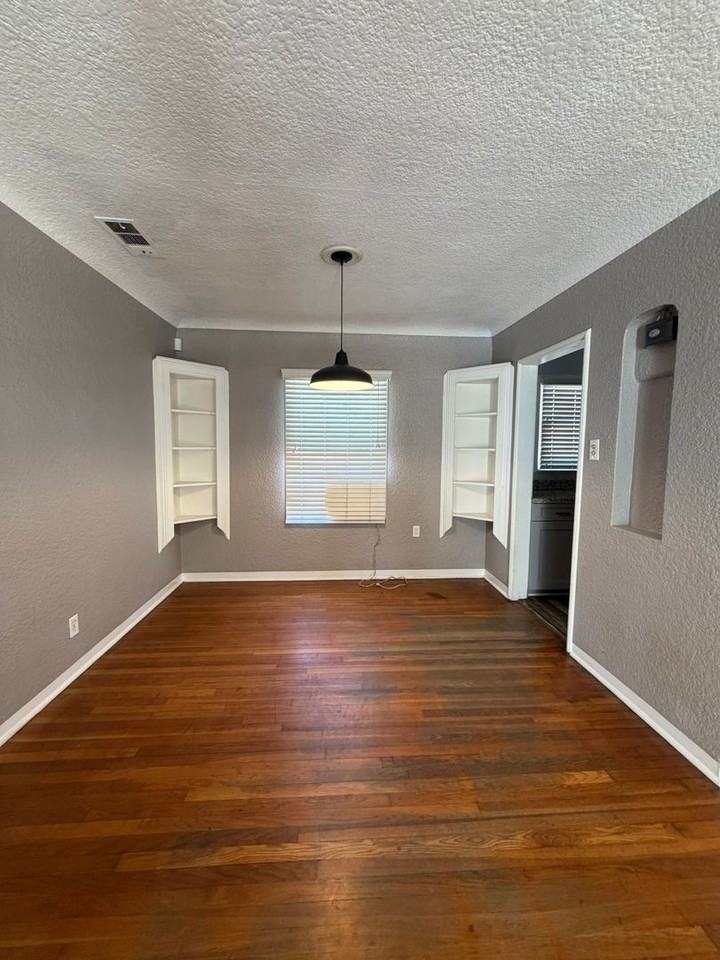 630 N Manor St - Photo 4 of 13