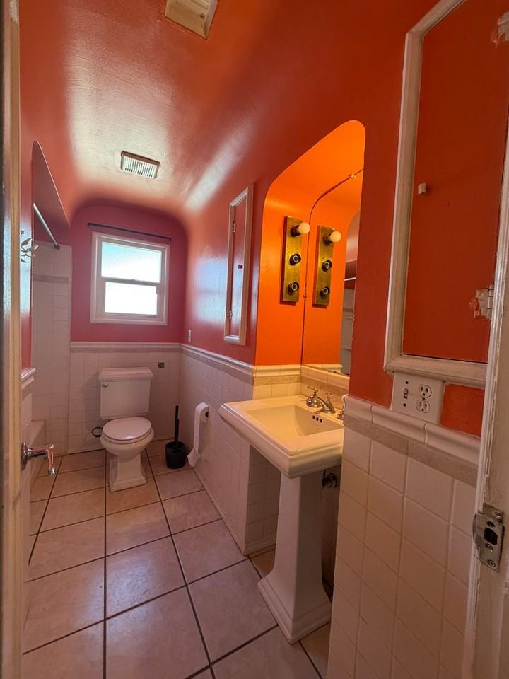 630 N Manor St - Photo 6 of 13
