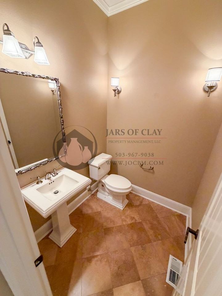 2752 Tukwila Dr - Photo 3 of 45