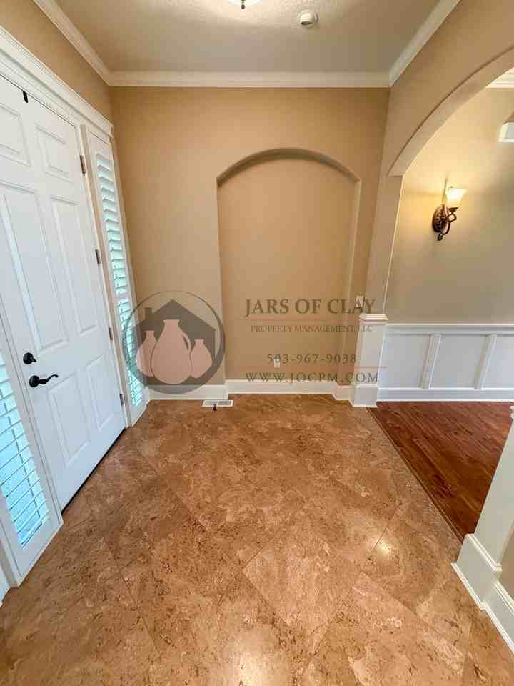 2752 Tukwila Dr - Photo 4 of 45