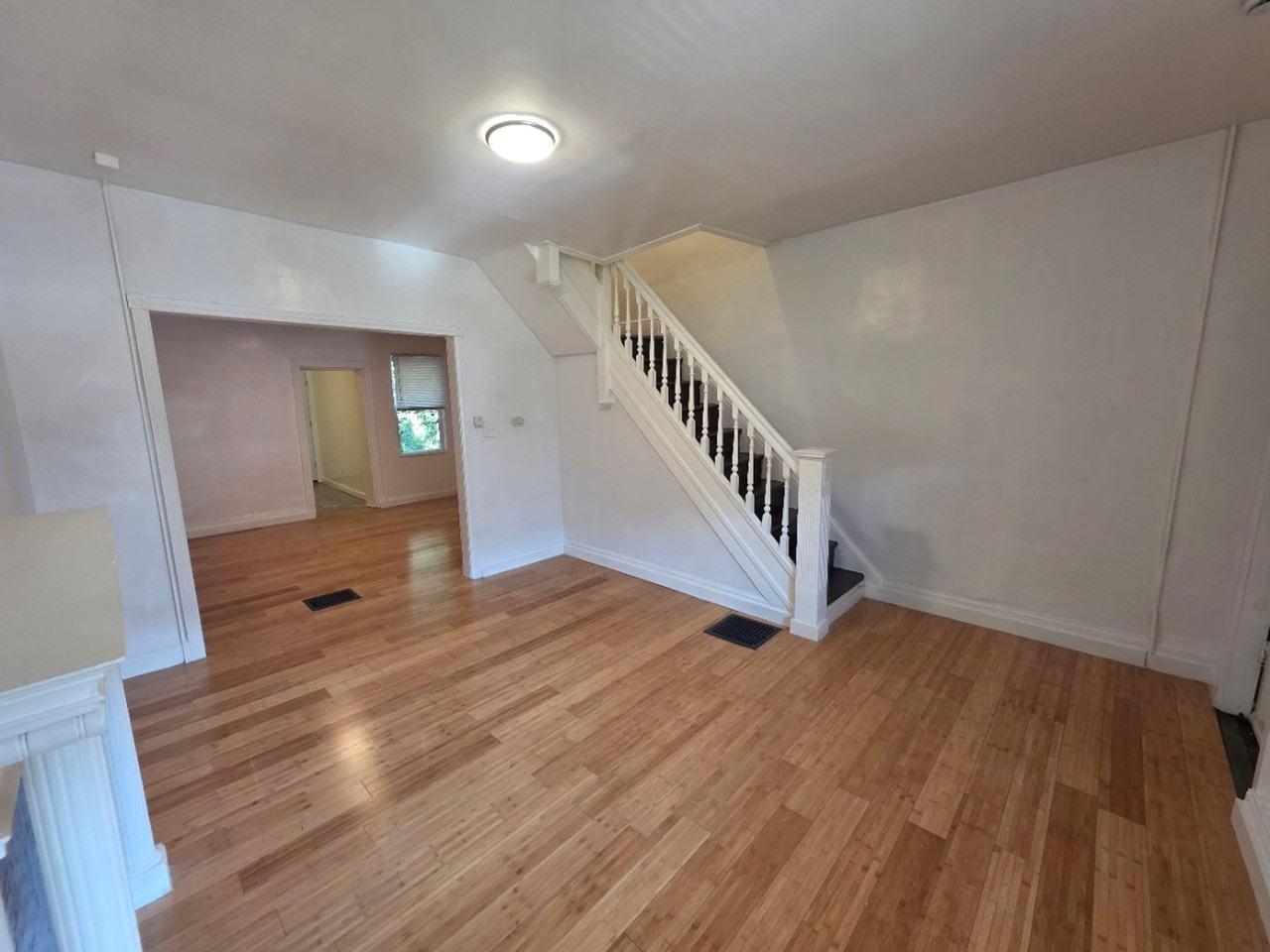 929 E 17th St - Photo 2 of 16