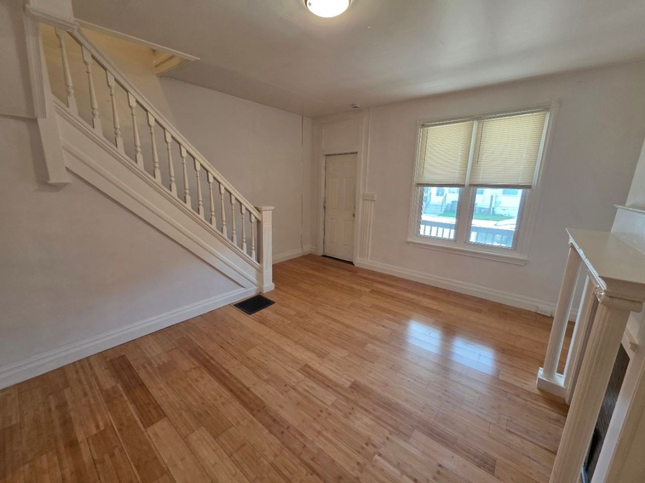929 E 17th St - Photo 3 of 16