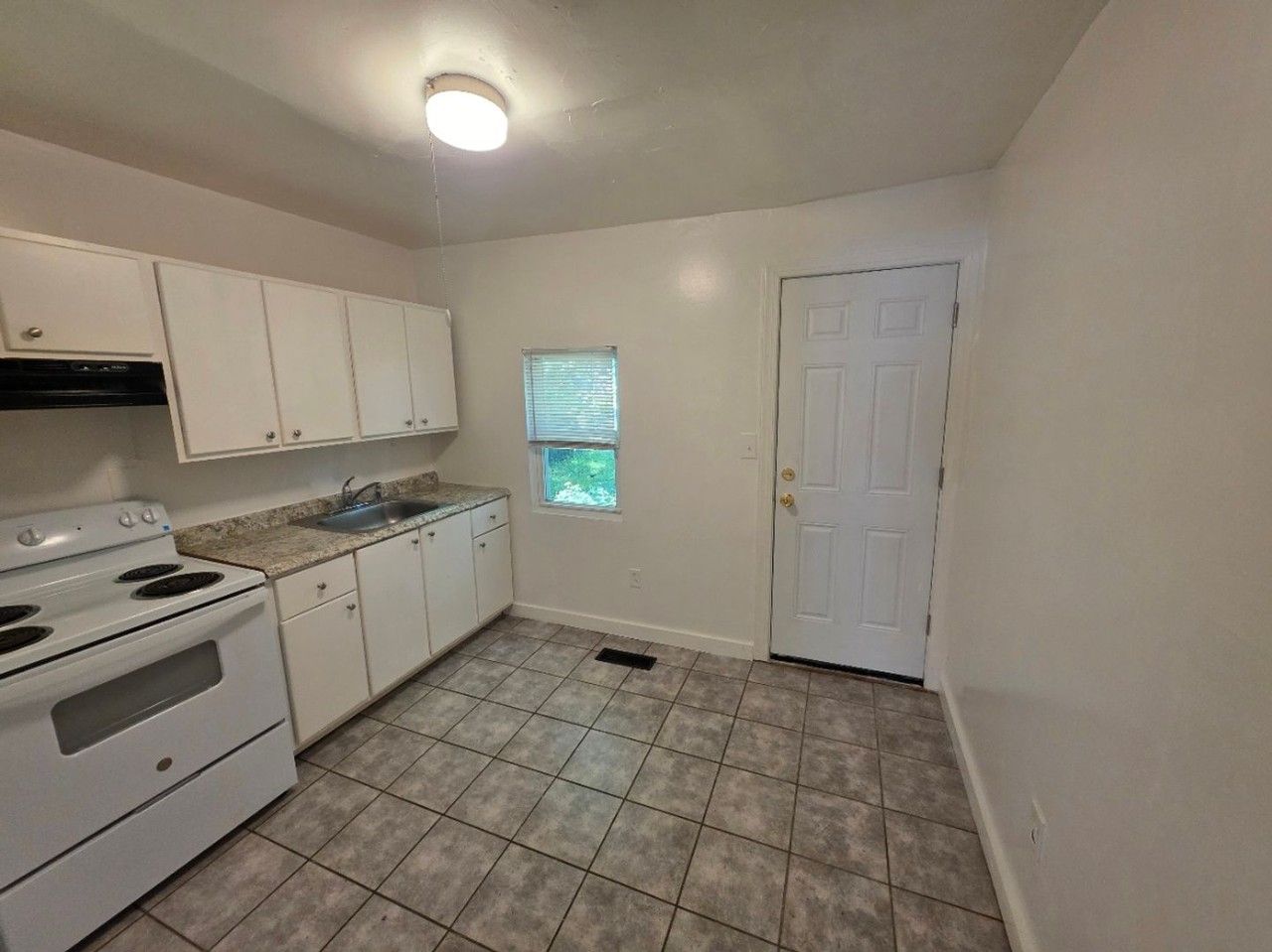 929 E 17th St - Photo 5 of 16