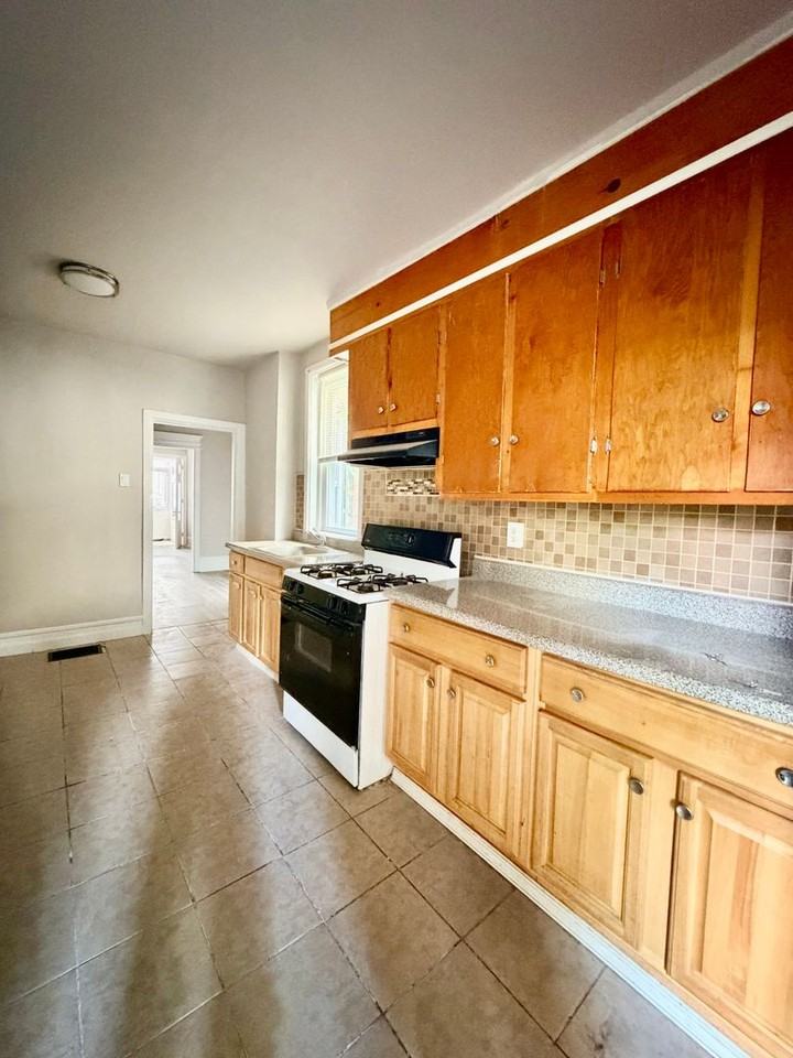 27 N Edgewood St - Photo 4 of 18