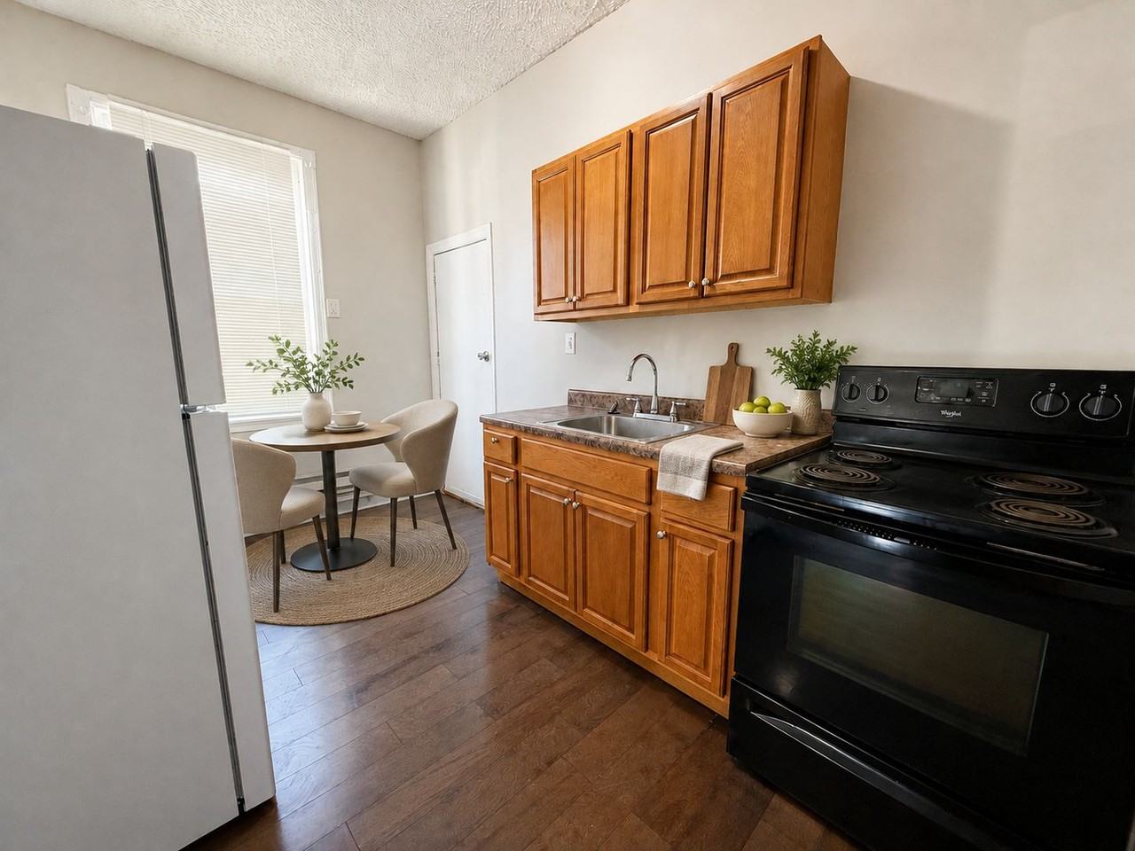 925 W Seltzer St - Photo 6 of 22