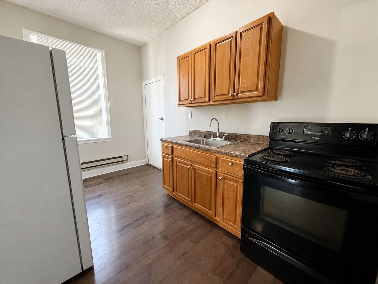 925 W Seltzer St - Photo 7 of 22