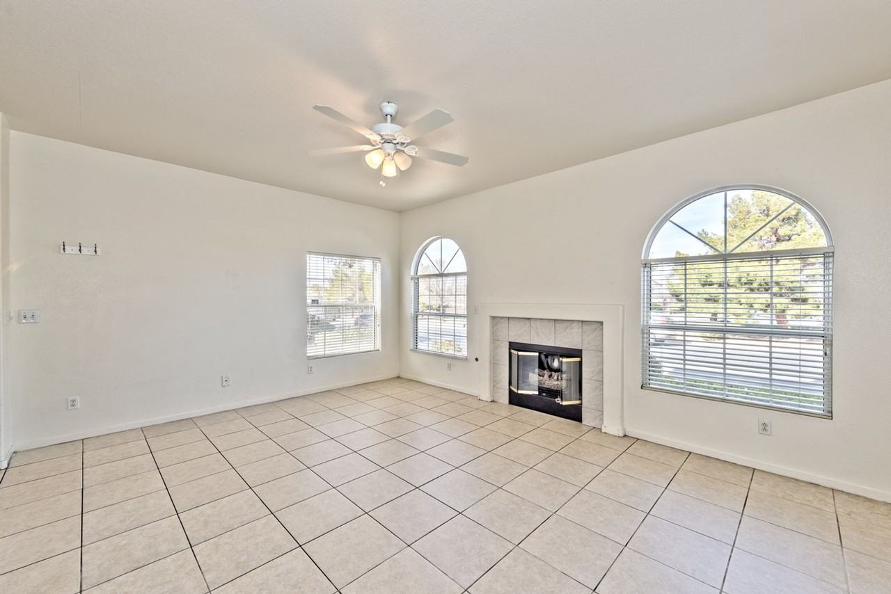 1637 Cave Spring Dr - Photo 2 of 17
