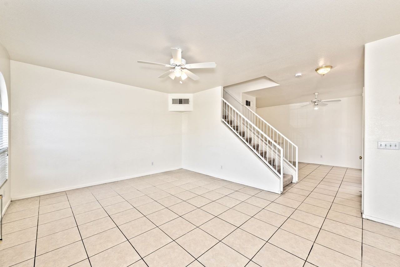 1637 Cave Spring Dr - Photo 3 of 17