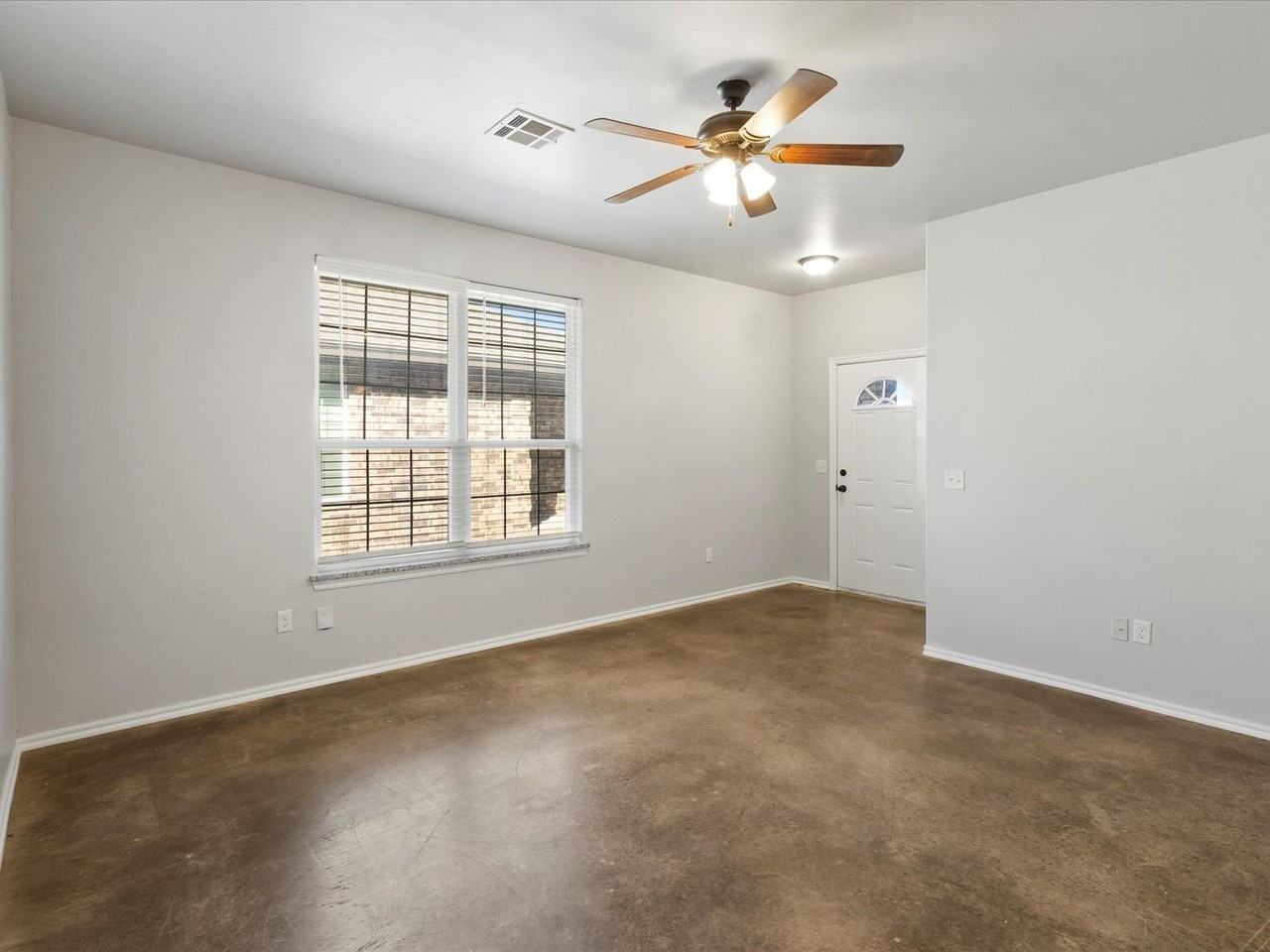 1834 Cypress Ln - Photo 2 of 14