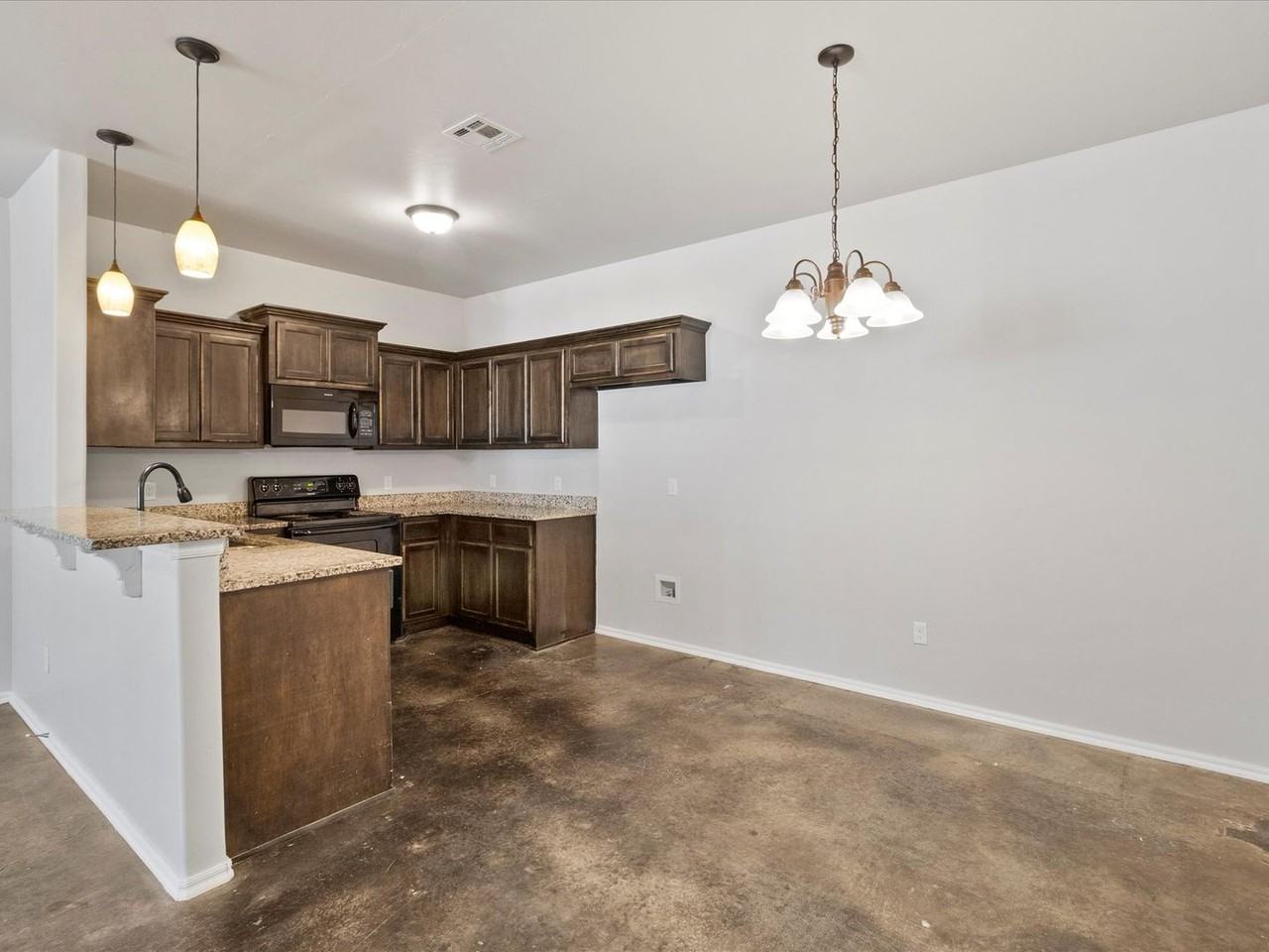 1834 Cypress Ln - Photo 3 of 14