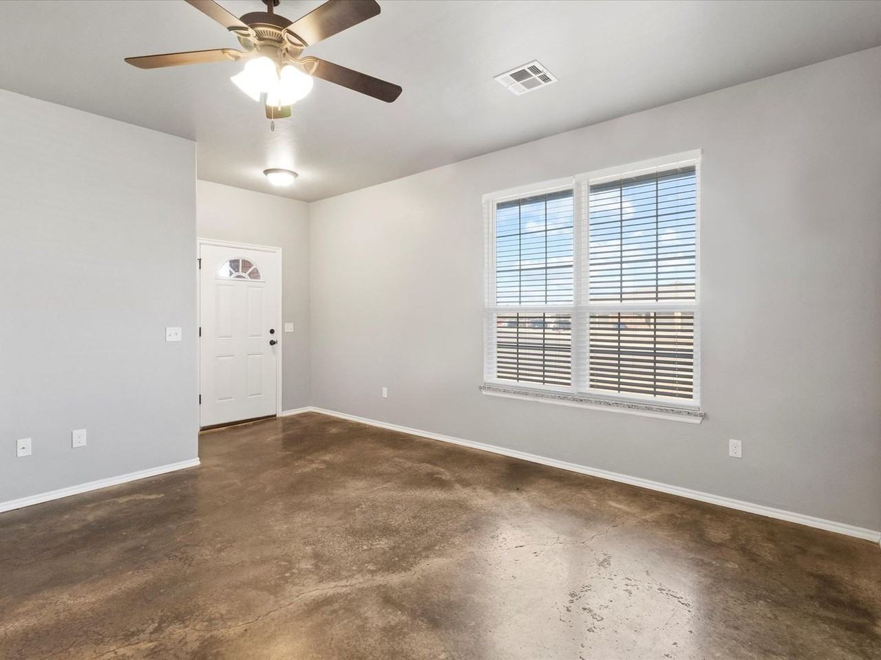 1834 Cypress Ln - Photo 4 of 14