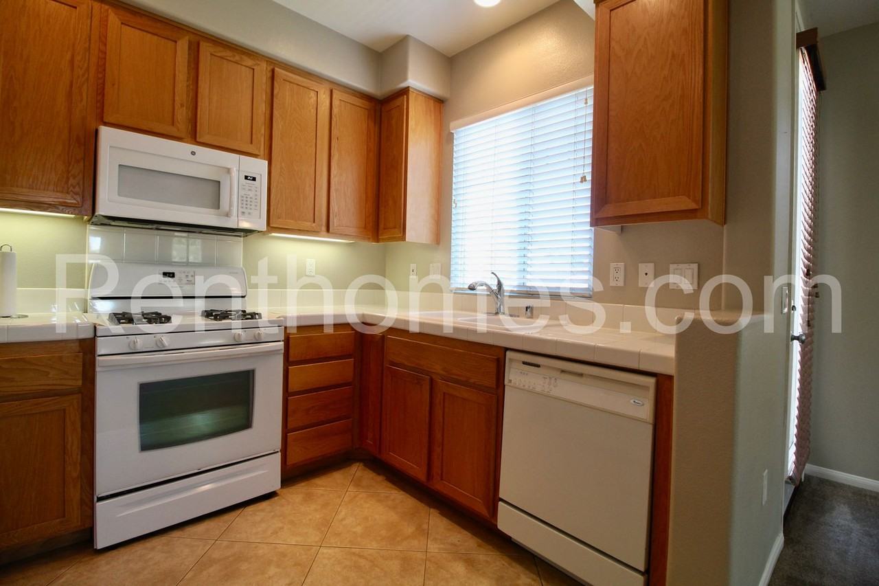 314 Borden Rd - Photo 5 of 17
