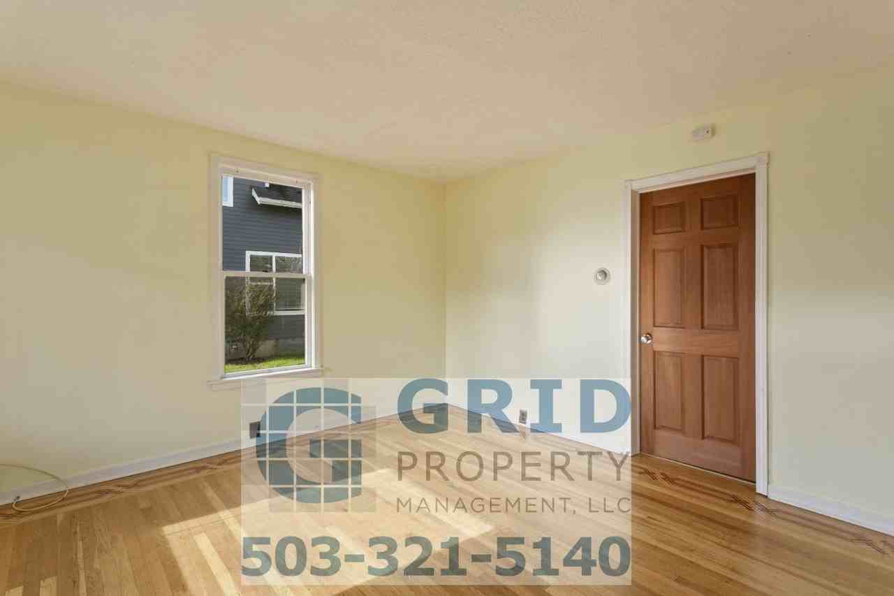 4535 Se Francis St - Photo 3 of 28