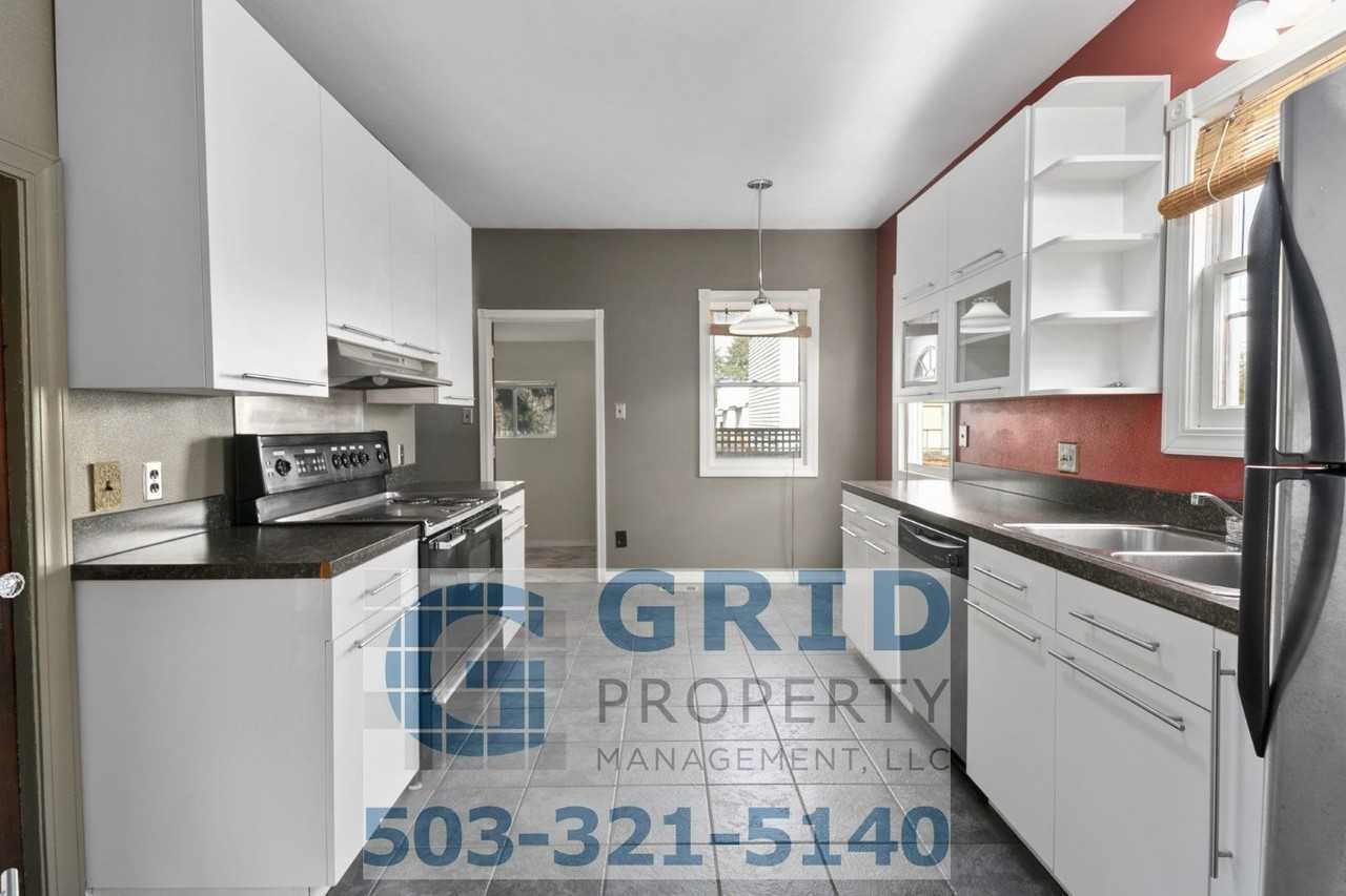 4535 Se Francis St - Photo 5 of 28