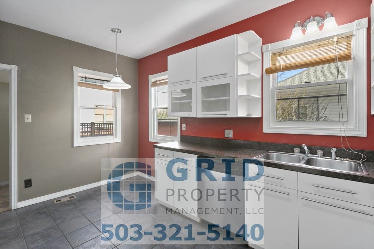4535 Se Francis St - Photo 6 of 28