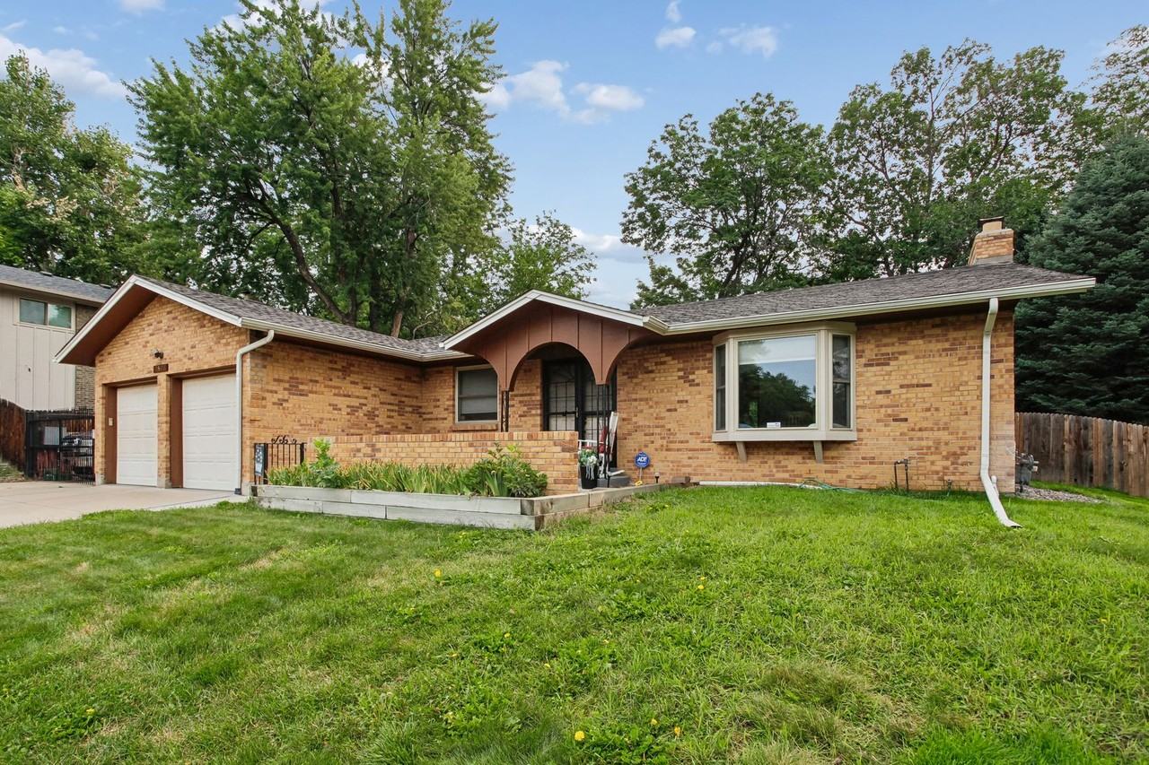 2502 S Yarrow St - Photo 2 of 25