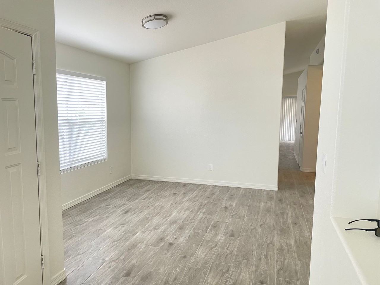 1113 W Sparrow Dr - Photo 3 of 11