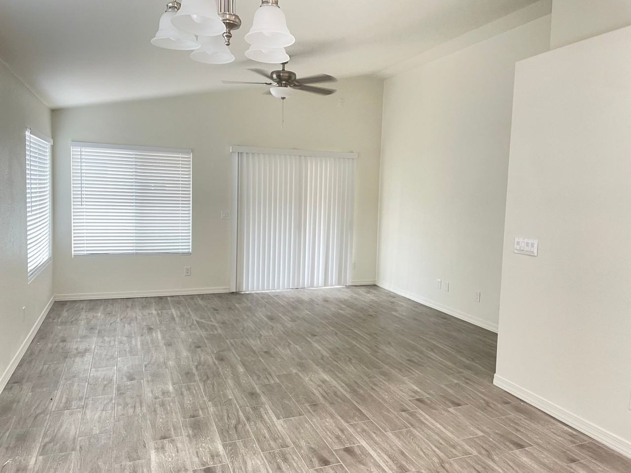 1113 W Sparrow Dr - Photo 4 of 11